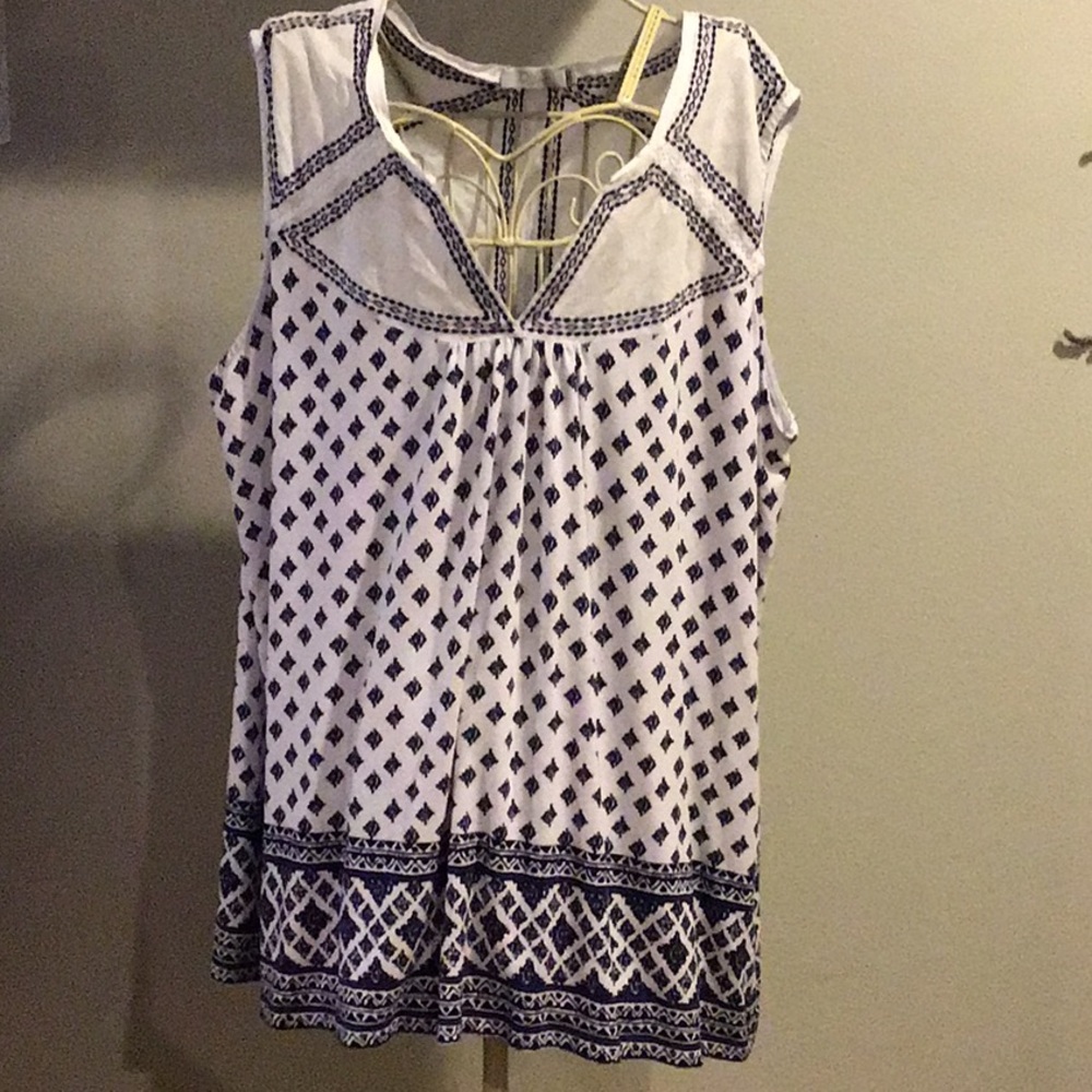 ❤️$5 ❤️ LAST MARK DOWN Dalia Blue & White top